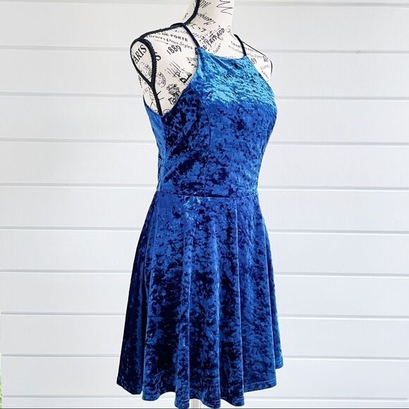 Lulu’s Dancing Queen Velvet Backless Skater Dress - Picture 4 of 16